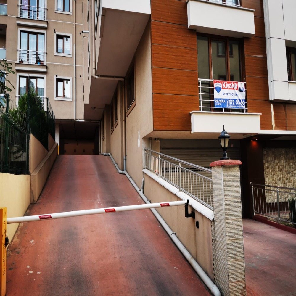 CADDE ÜZERİNDE 250 m2 DEPO