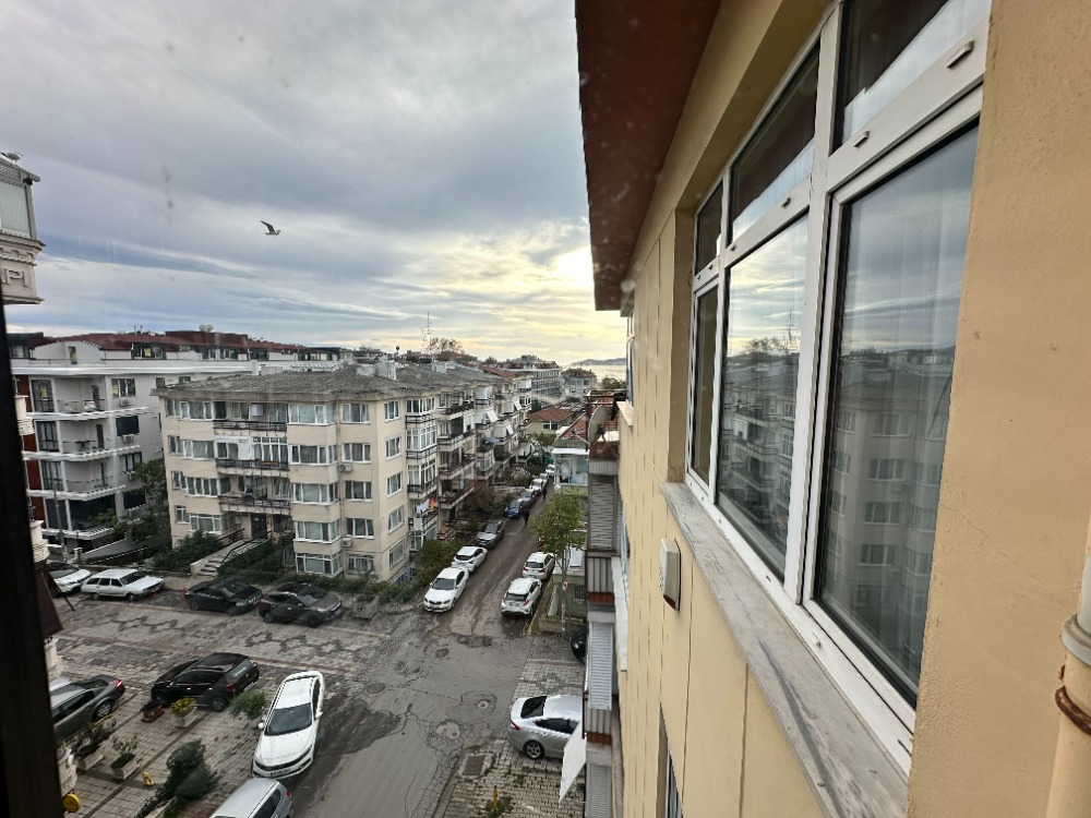 Altıntepe Mahallesi Sahilde |  Harika Deniz Manzaralı | Balkonlu Geniş 130m2 3+1 | Satılık Daire