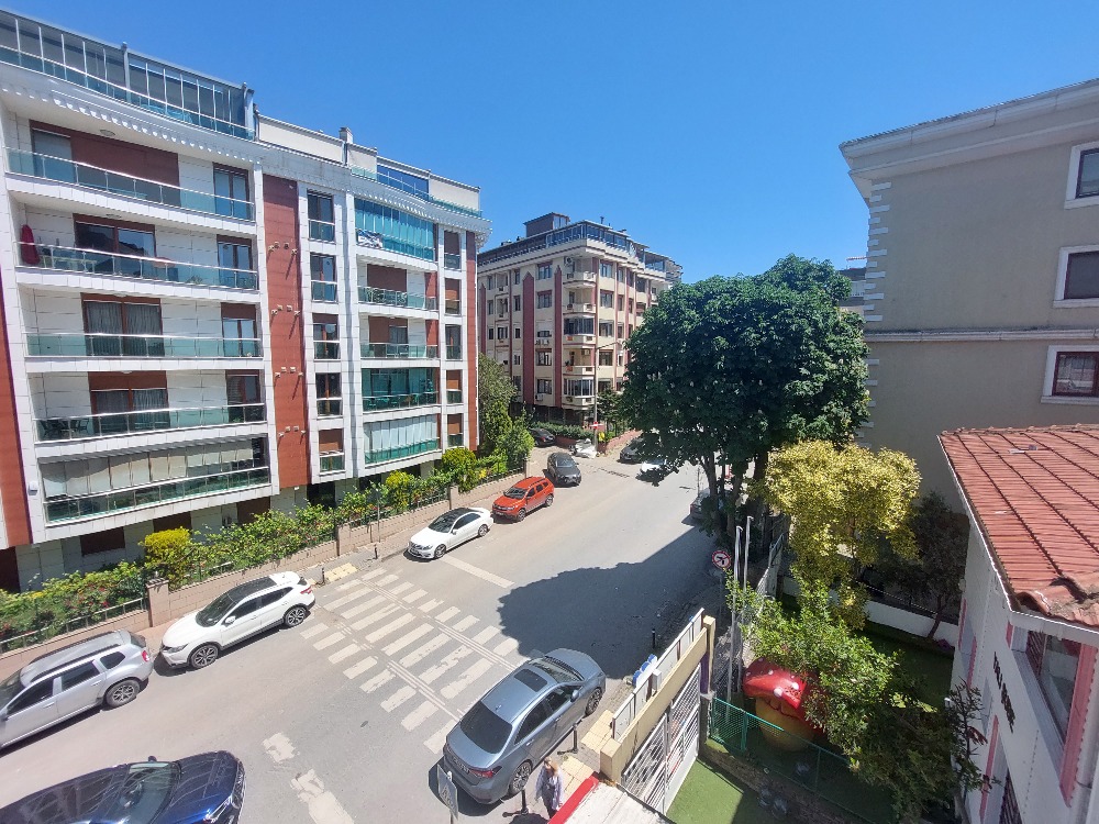 Küçükyalı Mahallesi | Çamlık Sahilde | Satılık 3+1Ön Cephe Manzaralı Balkonlu 2 Yıllık Binada 120m2 