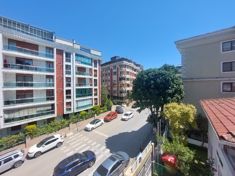 Küçükyalı Mahallesi | Çamlık Sahilde | Satılık 3+1Ön Cephe Manzaralı Balkonlu 2 Yıllık Binada 120m2 